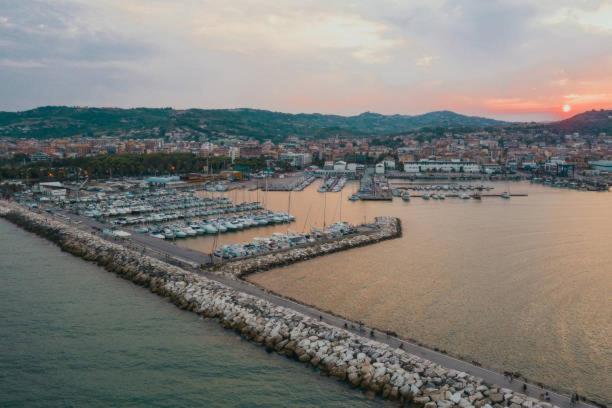 Loft Deluxe Centralissimo-Antica Vetreria San Benedetto del Tronto Exterior foto